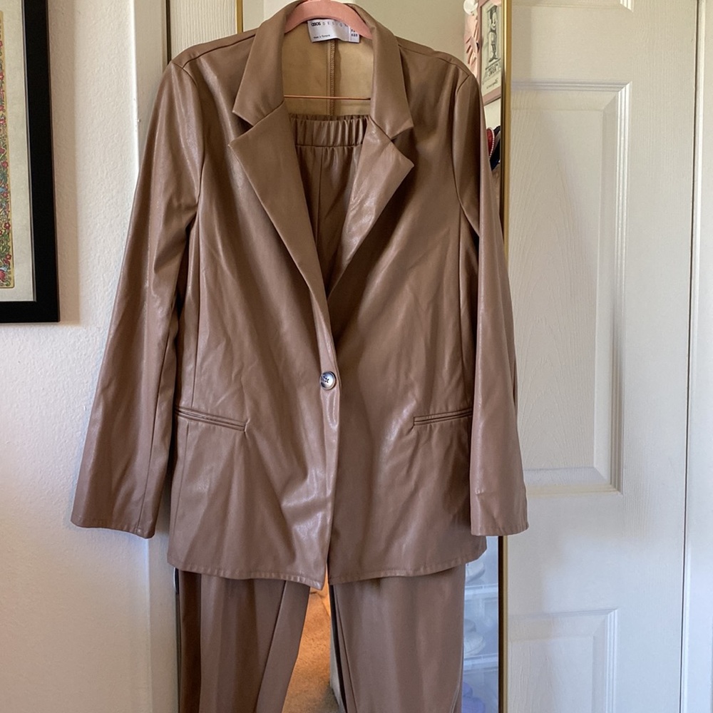 ASOS DESIGN SET jersey leather-look sweatpants and jacket in tan US 10 - Picture 2 of 11